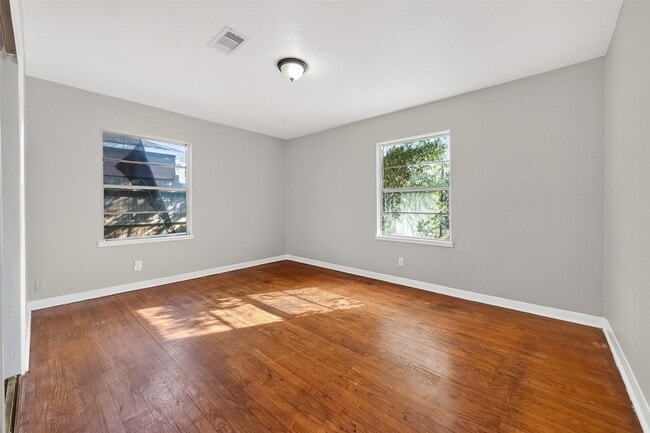 Photo - 6127 Beldart St