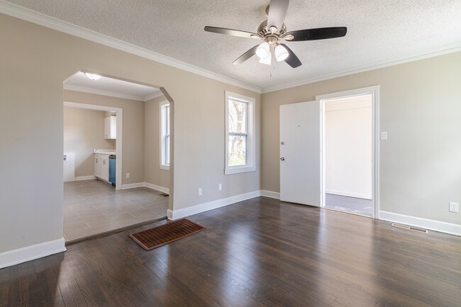 Photo - 1055 University St