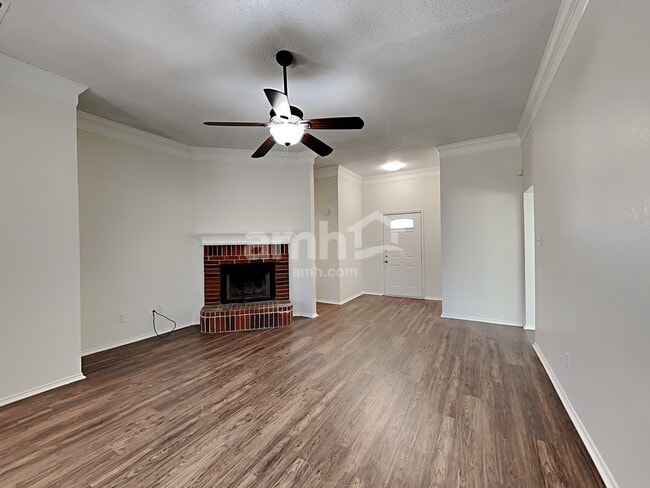 Photo - 225 Willow Creek Dr