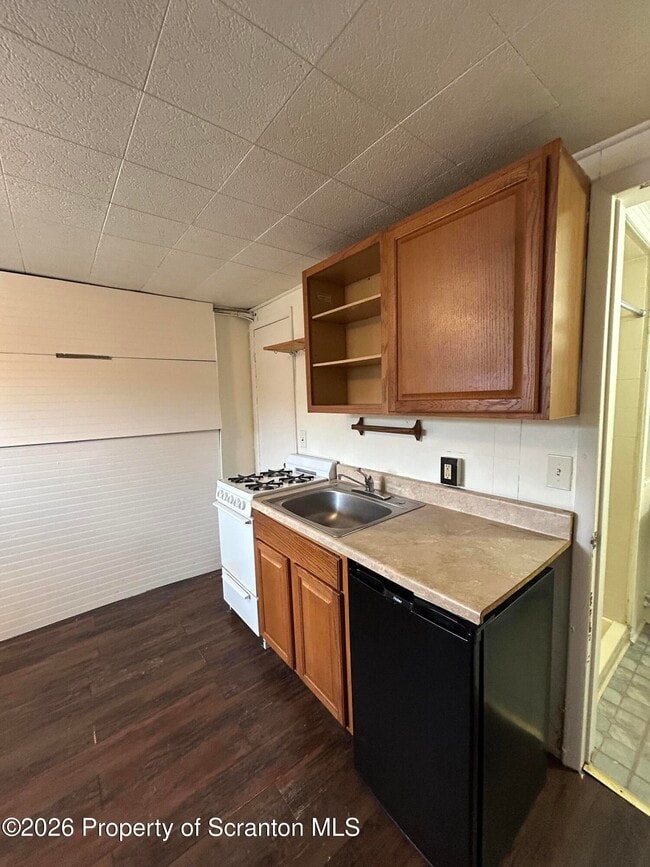 Photo - 1395-1395 Old Trail Rd