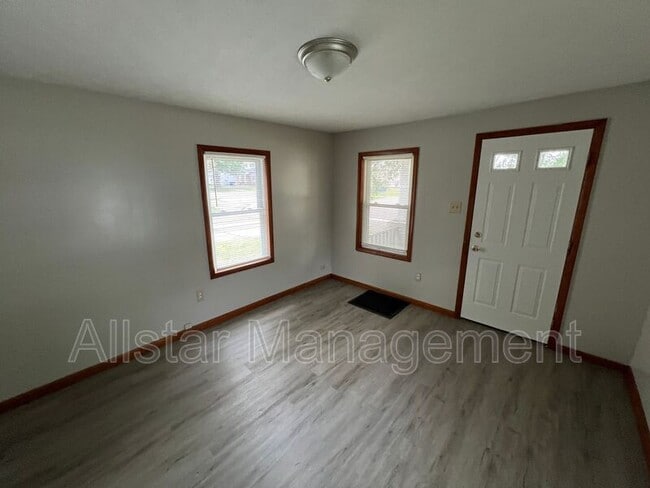 Photo - 825 W Highland Ave