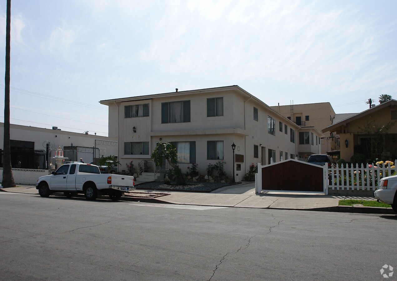 Photo - 713 N Harvard Blvd Apartments