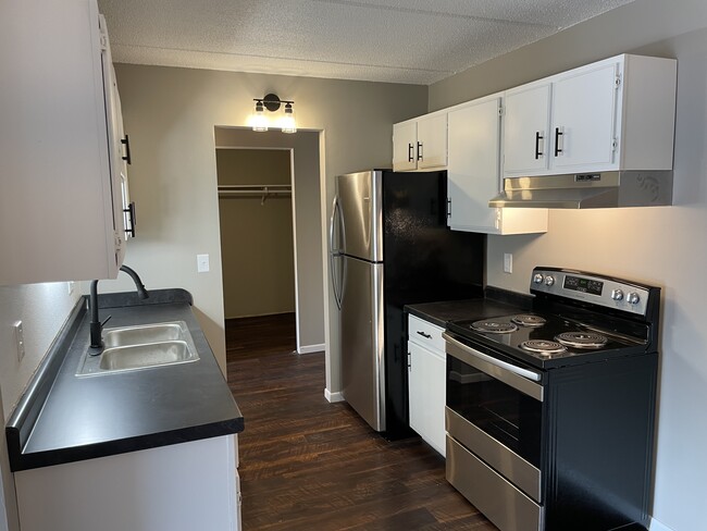 Renovated Kitchen - Mississippi Landings Apartments