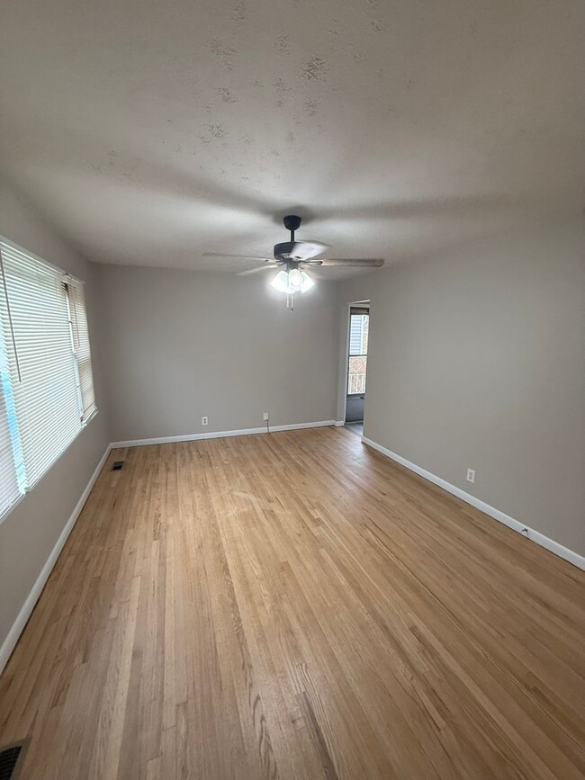 Photo - NEW RENTAL!  $1600 per month, Charming 3 bedroom, 1 bath House with fenced backyard! Heart of Sou...