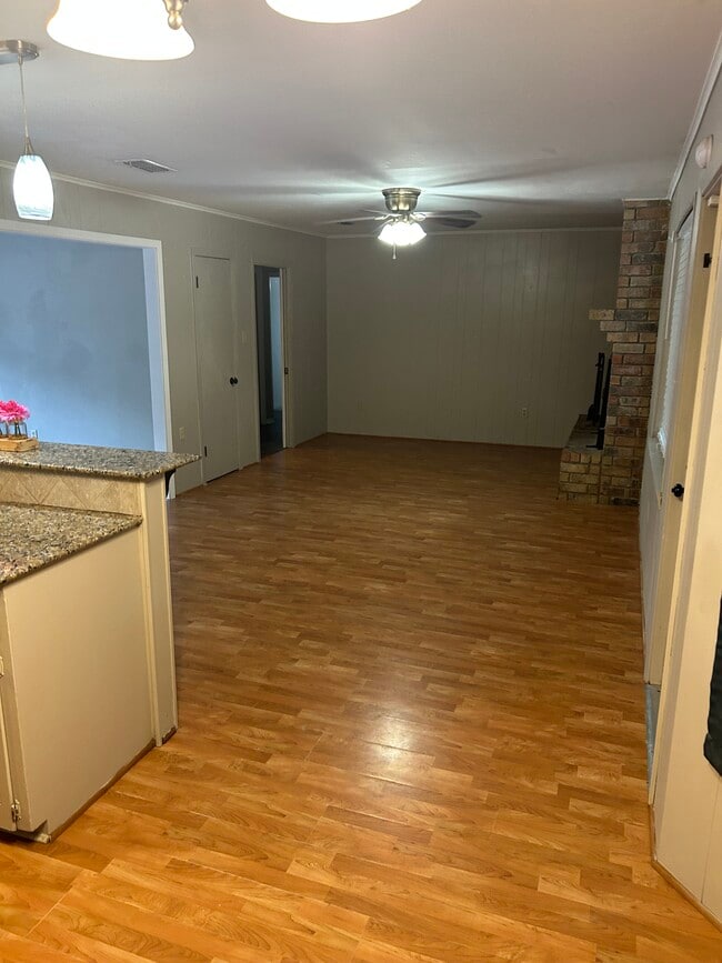 Photo - 867 Belden Dr