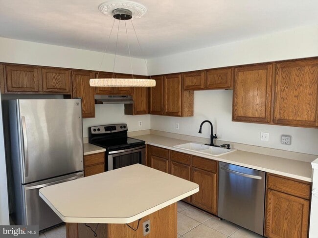 Photo - 7481 Gadsby Square