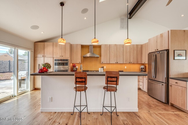 Photo - 2395 Watt St