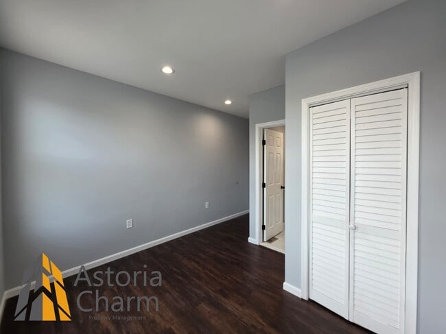 Photo - 2920 E Madison St