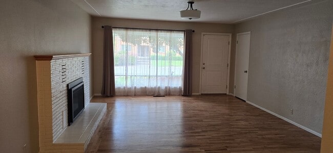 Photo - Well Maintained, Centrally Located 3 Bedro...