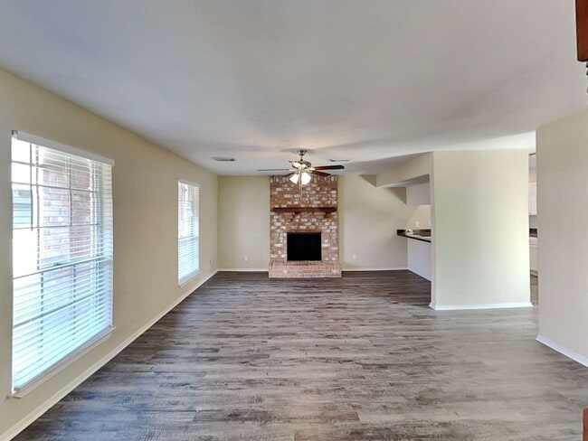 Photo - 2022 Oak Shores Dr