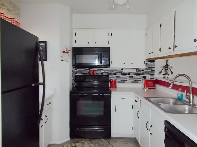 Photo - 2 Bed / 2 Bath Fully Furnished Condo – Top...