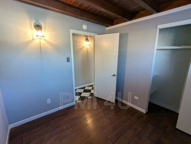 Photo - 2900 Parsifal St NE