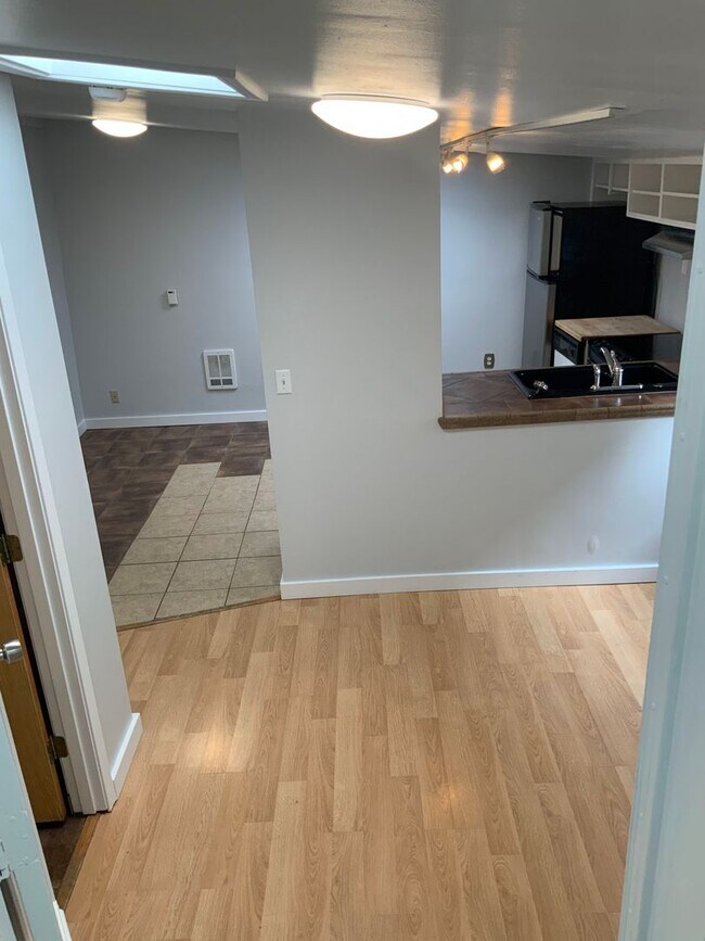 Photo - 576 E 16th Ave