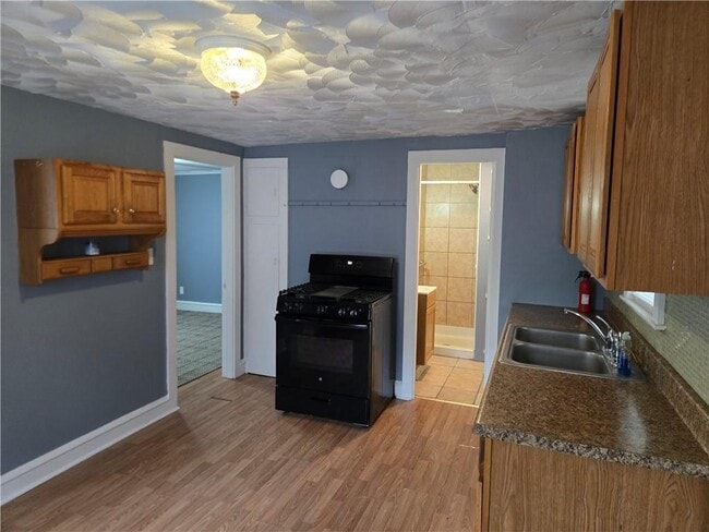 Photo - 36 Crawford St