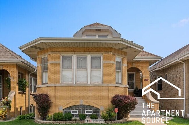 Photo - 3121 N Monitor Ave Unidad B