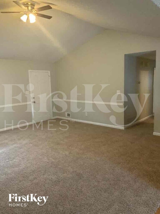 Photo - 175 Planters Walk