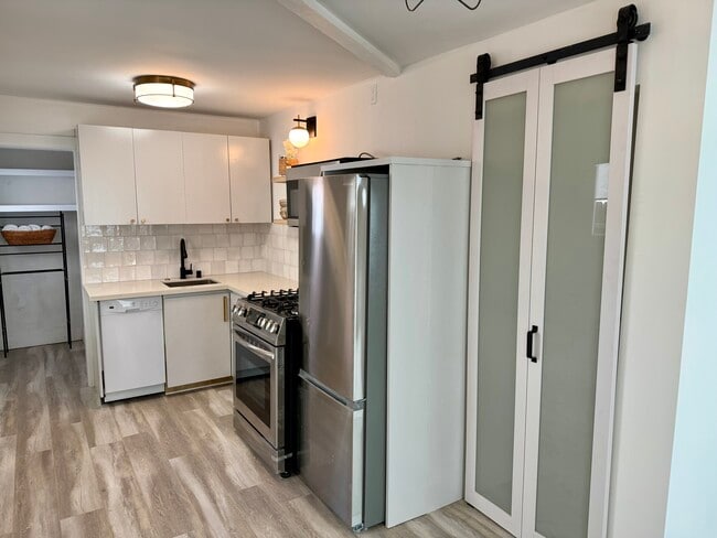 Photo - 1653 1/2 Bayview Dr Unit 1 Bed - 1 Bath