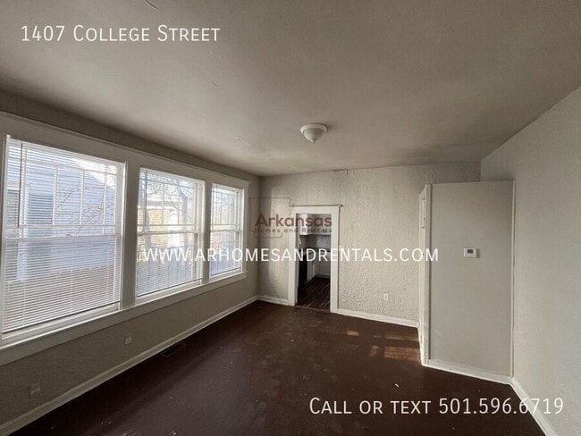 Photo - 1407 College St