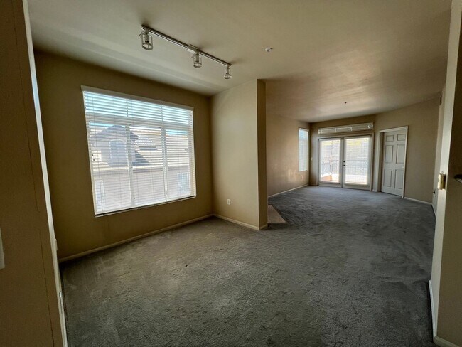 Photo - 2 bed 2 bath condo with laundry, A/C and fireplace! Heart of Banker's Hill!