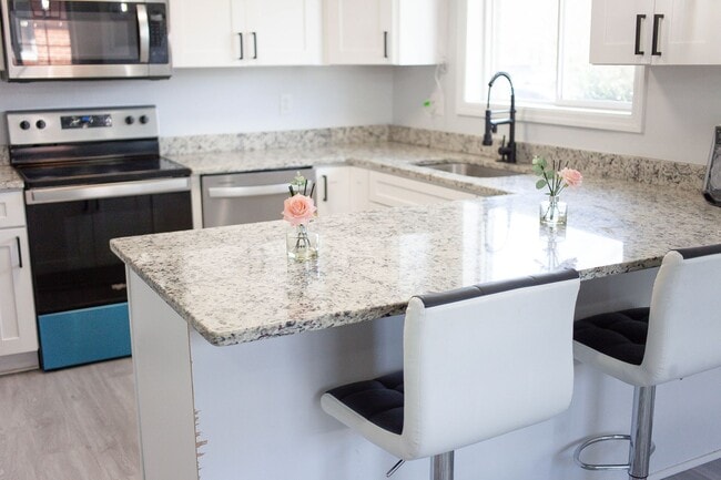 Building Photo - Beautifully Renovated 3-Bedroom Home in Hampton – Move-In Ready!