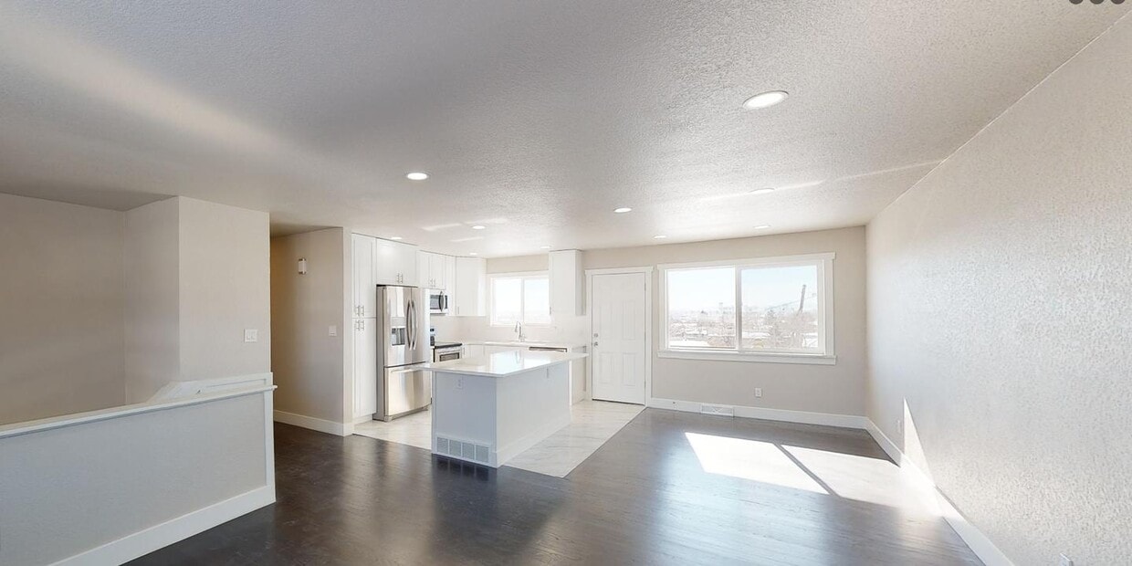 Photo - 482 W 80th Ave