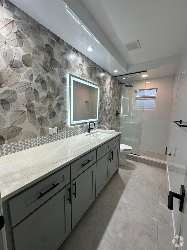 Hall Bath - 3014 W Arch St Rental