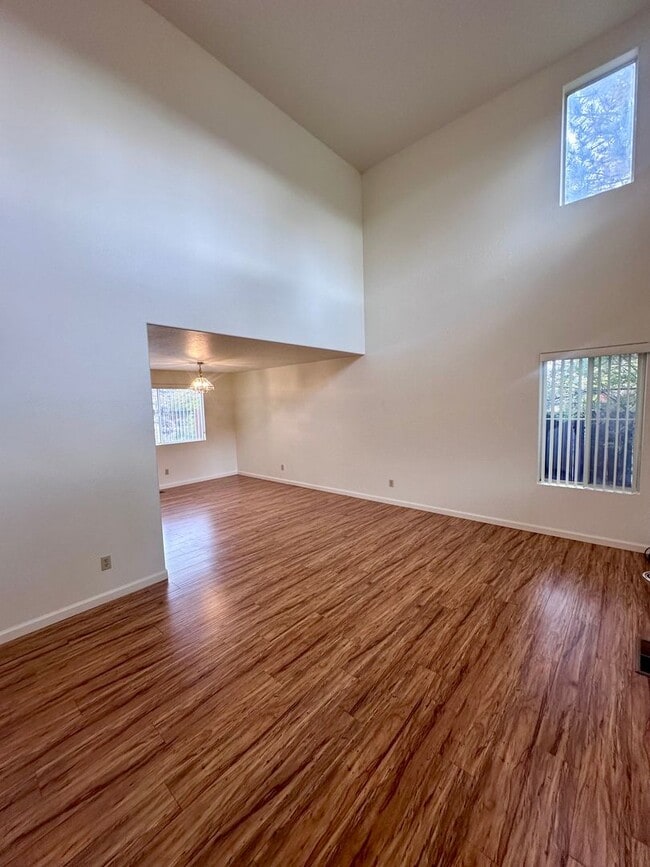 Photo - Spacious 3 Bedroom 2.5 Bath Home In NW Ren...