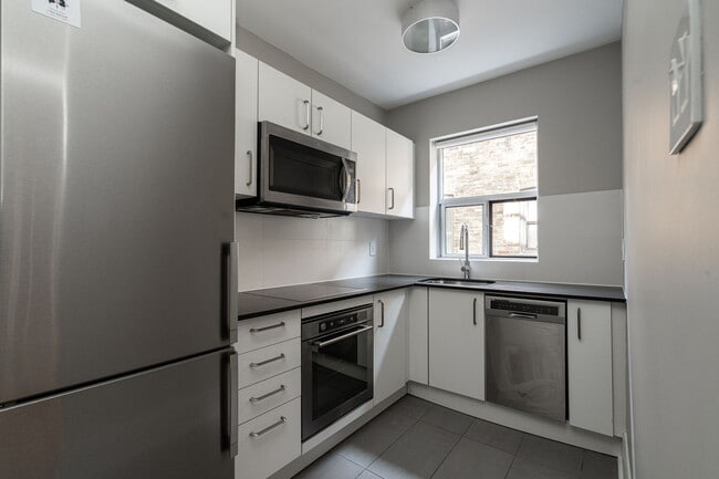 Building Photo - 145 Arlington Avenue Unit 8