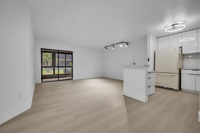 Building Photo - 9514 N Belfort Cir Unit 112 Rental