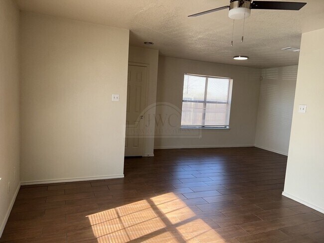 Photo - 915 McDaniel Cir