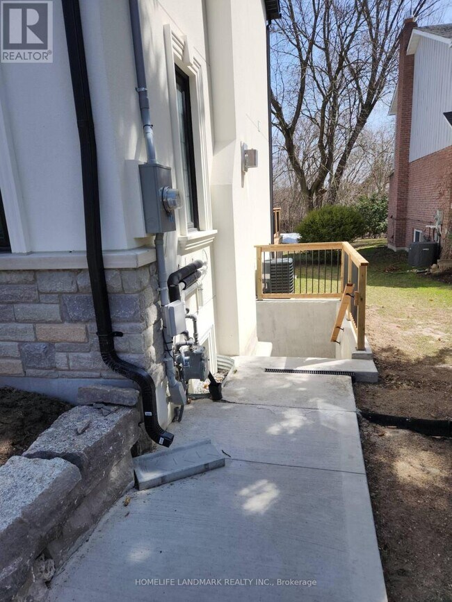 Photo - 452 D'Arcy St