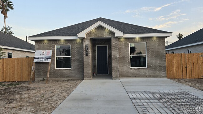 Building Photo - 15728 Palm Vista Dr Rental
