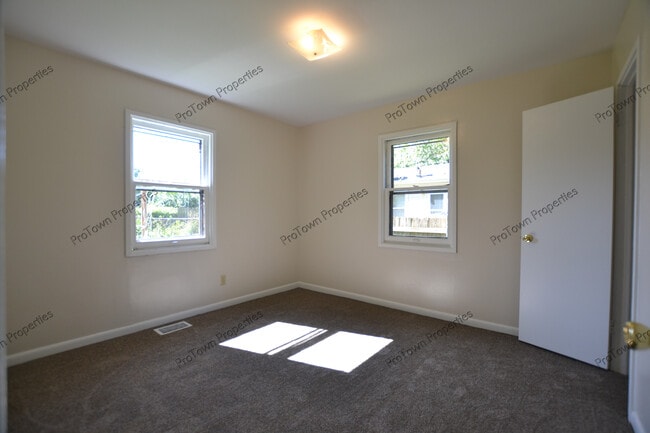 Photo - 110 Edison Rd