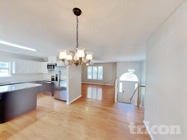 1005 Falcon Crest