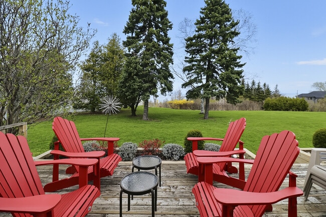 Photo - 139 Lakeshore Rd E
