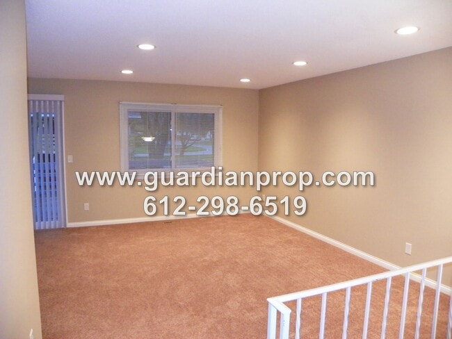 Photo - Woodbury Side by Side Available October 1, Family Room, Large Deck, Attached Garage