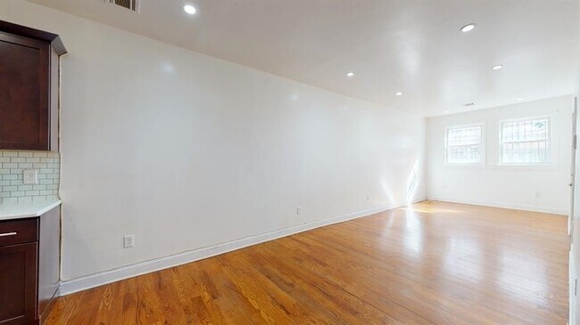 Photo - 131 Brunswick St Unit A