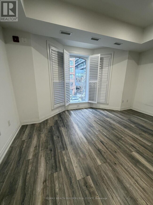 Photo - 217 Jarvis St