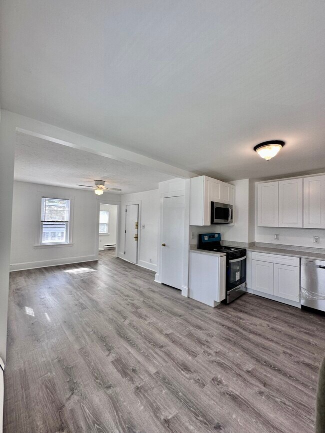 Building Photo - 90 Brook Rd Unit 1R