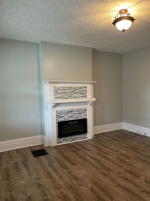 Photo - 931-933 E. Whittier Street