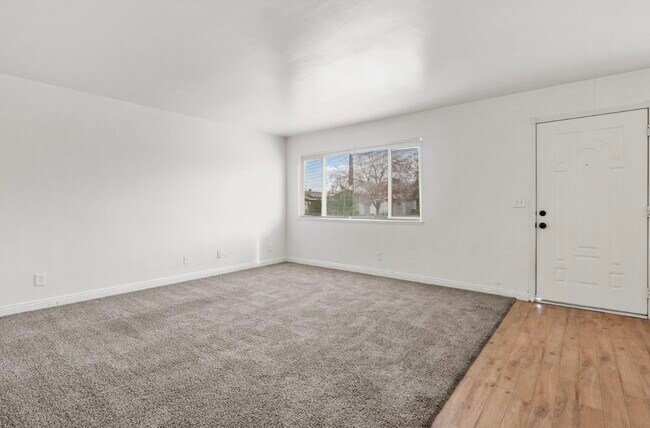 Photo - 43309 Echard Ave