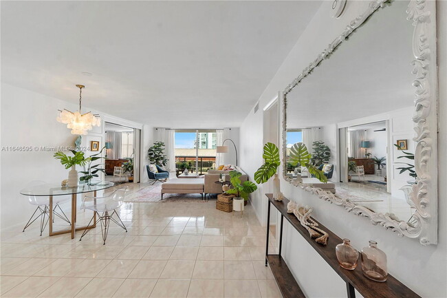 Photo - 6039 Collins Ave Condominio