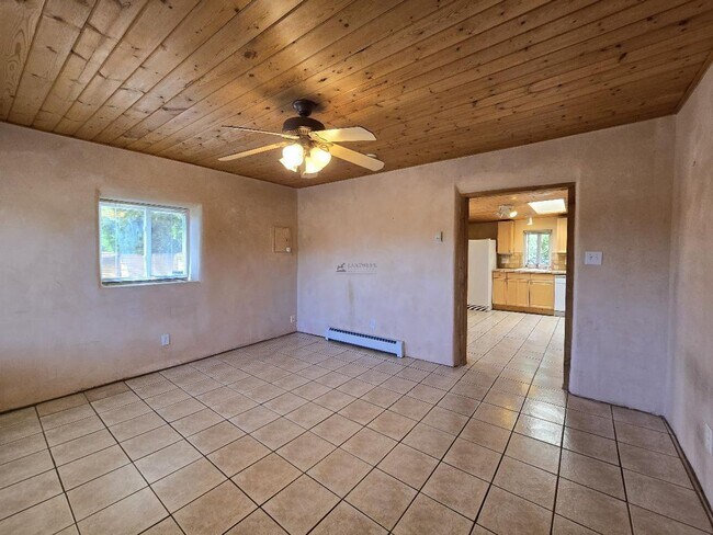 Photo - 1333a Hickox St