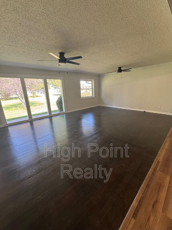 61 Rains Ave SE