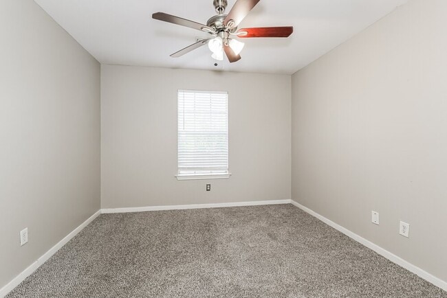 Building Photo - 2130 Whittier Dr