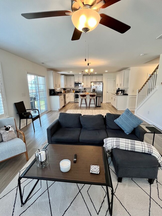 Photo - Extremely well kept 3 Bedroom avail in The Landing at Mill Creek!