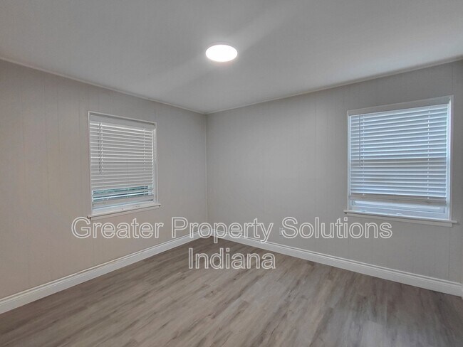 Photo - 7974 White Oak Ave