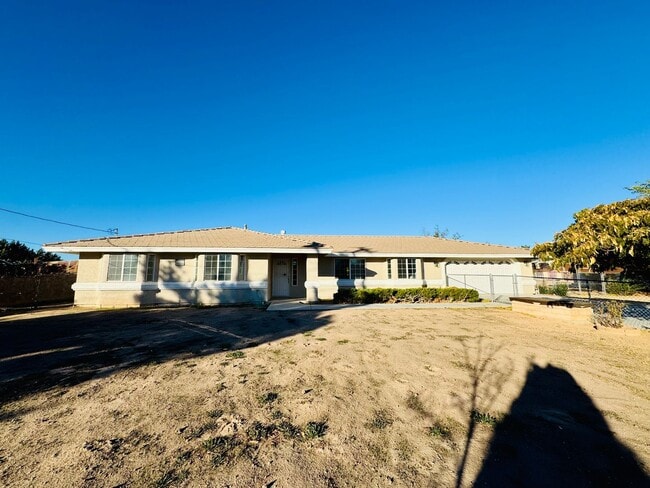 Building Photo - Newly remodeled home on The Mesa in Hesperia!