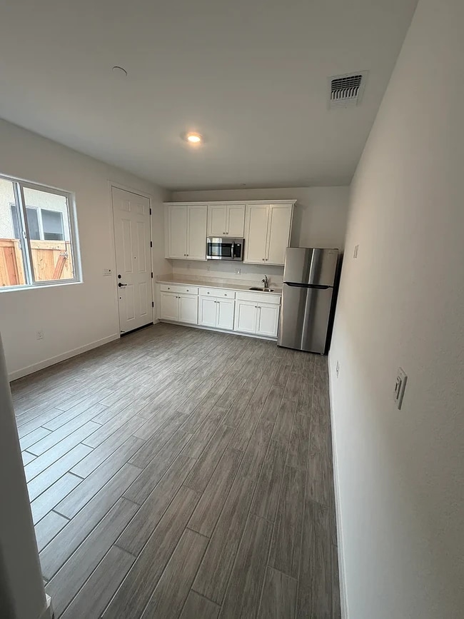 Building Photo - 1715 Sandoval Dr