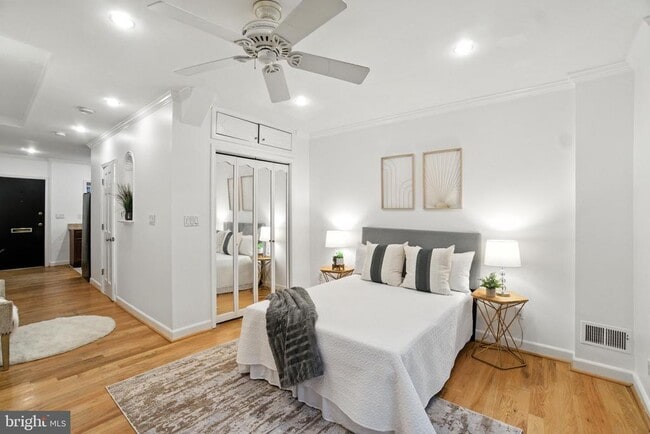 Photo - 1072 30th St NW